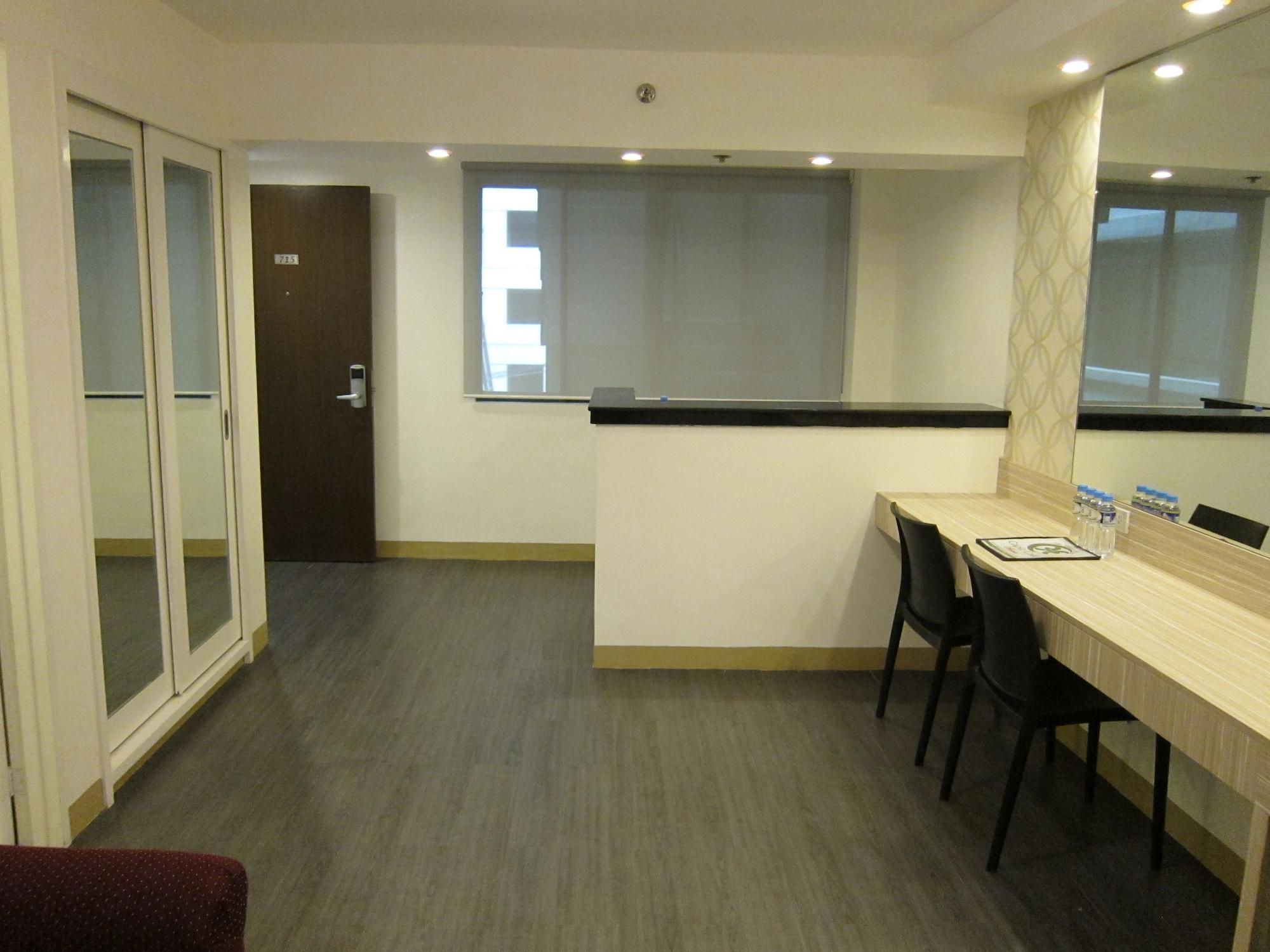 The Charter House Hotel Makati City Екстериор снимка