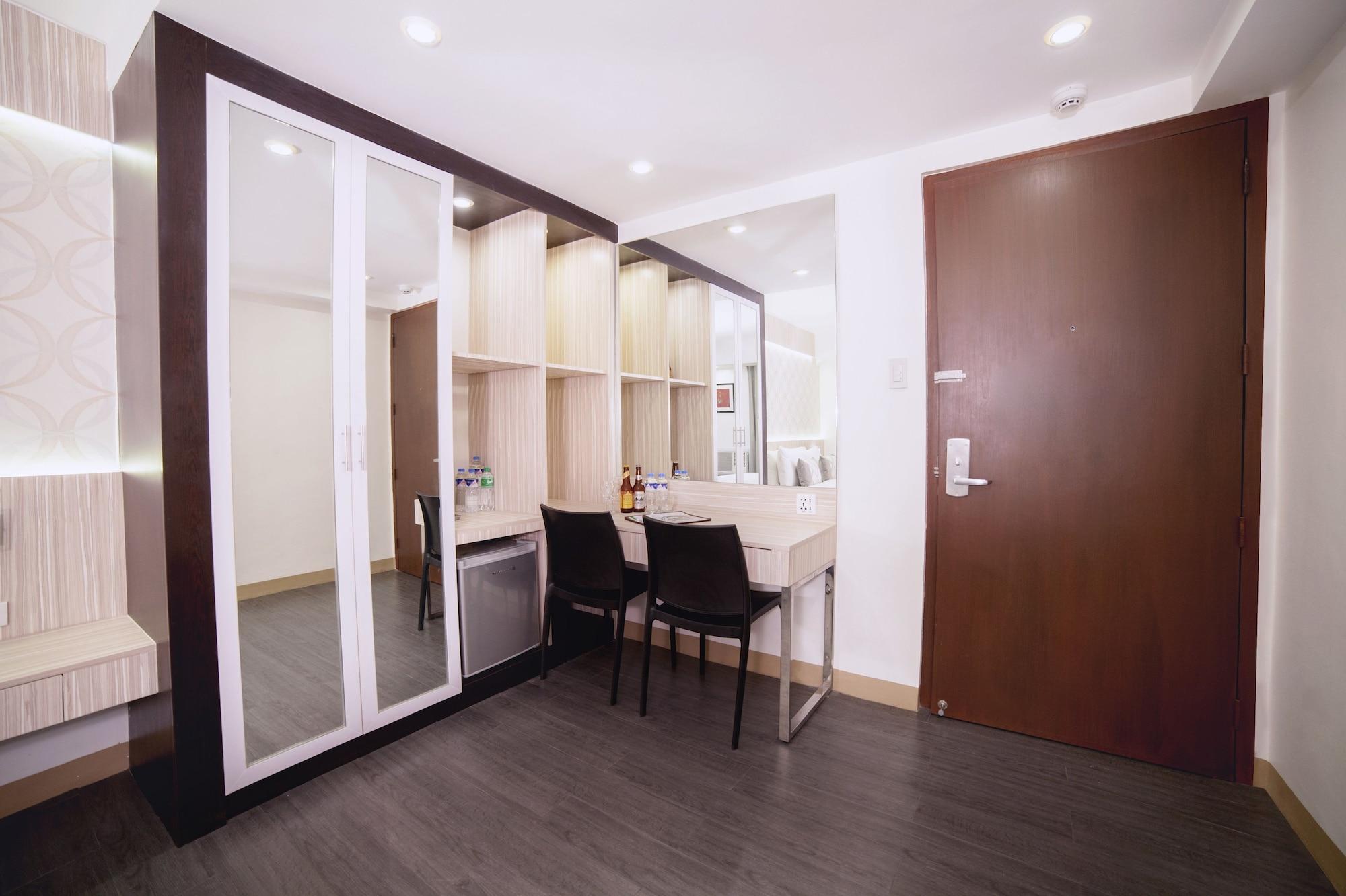 The Charter House Hotel Makati City Екстериор снимка