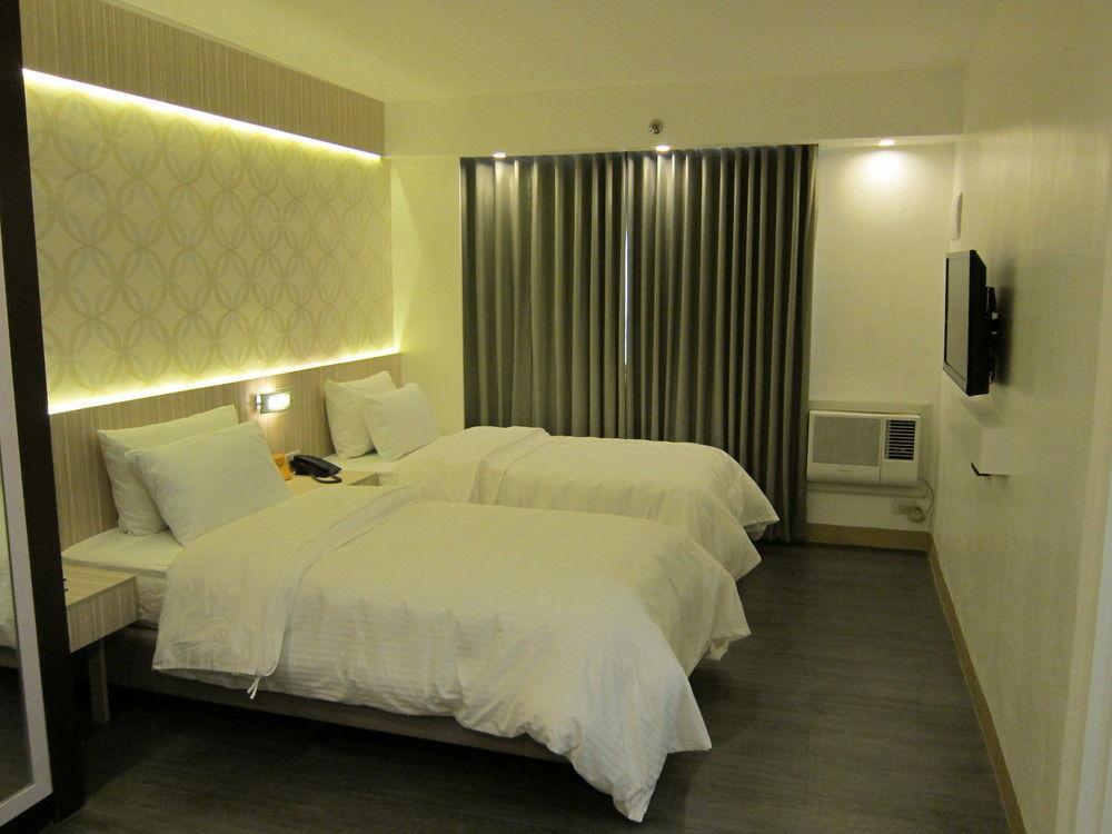 The Charter House Hotel Makati City Екстериор снимка