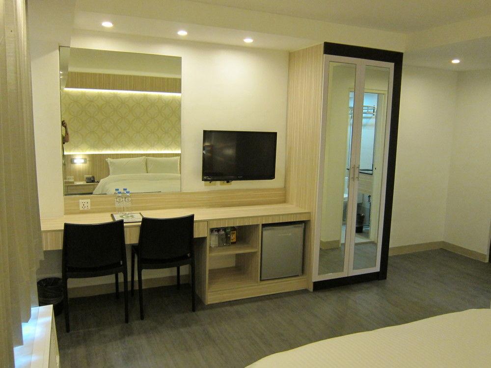 The Charter House Hotel Makati City Екстериор снимка