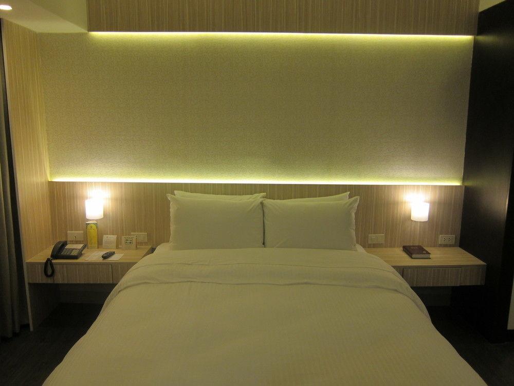 The Charter House Hotel Makati City Екстериор снимка