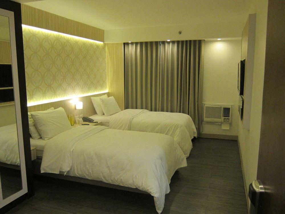 The Charter House Hotel Makati City Екстериор снимка