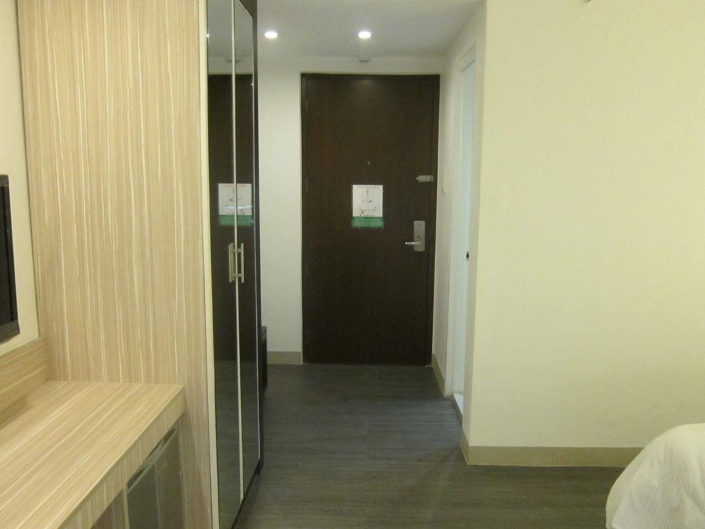 The Charter House Hotel Makati City Екстериор снимка