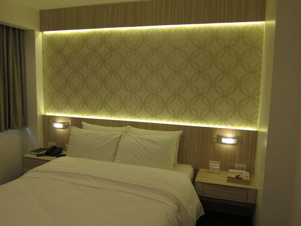 The Charter House Hotel Makati City Екстериор снимка