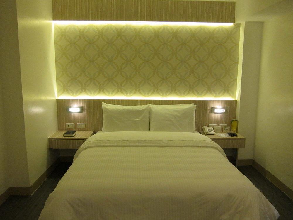The Charter House Hotel Makati City Екстериор снимка