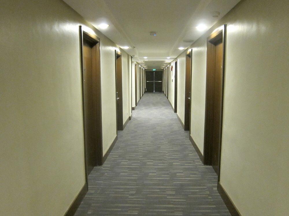 The Charter House Hotel Makati City Екстериор снимка