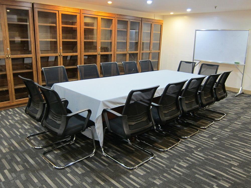 The Charter House Hotel Makati City Екстериор снимка