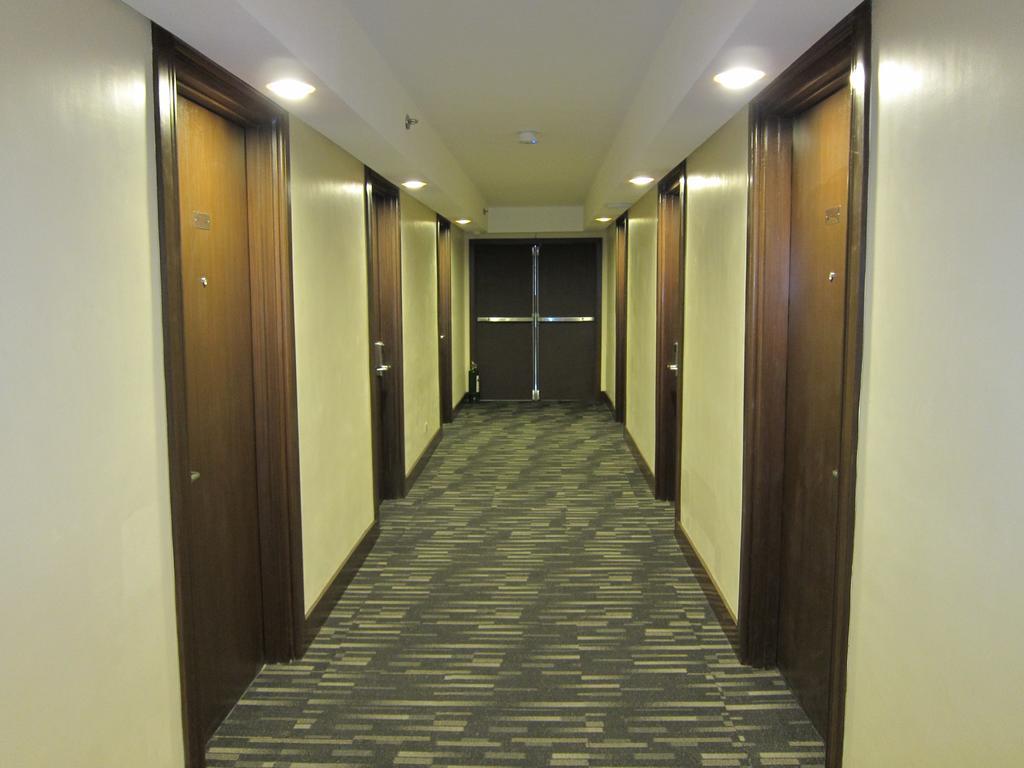 The Charter House Hotel Makati City Екстериор снимка