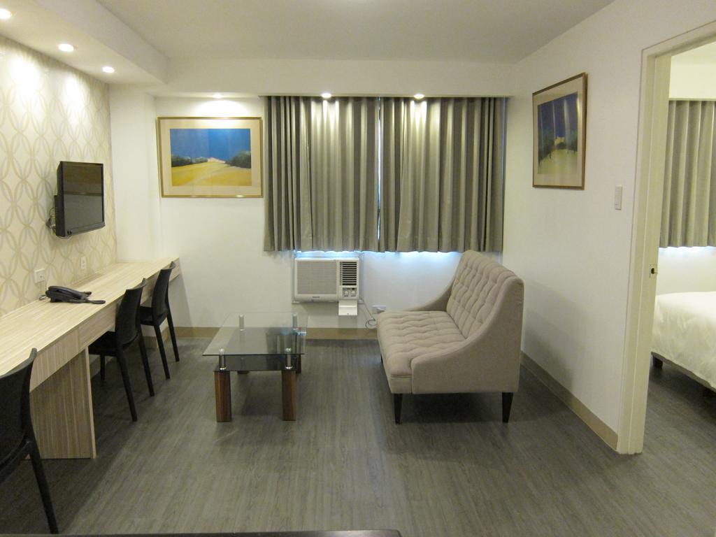 The Charter House Hotel Makati City Екстериор снимка