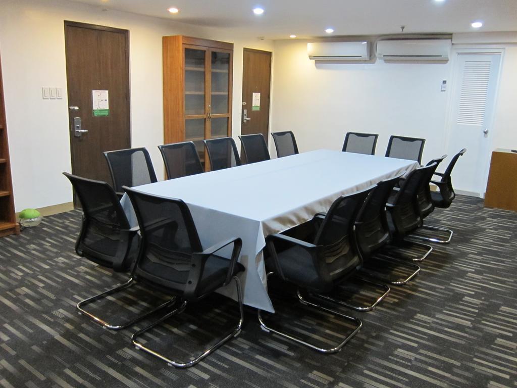 The Charter House Hotel Makati City Екстериор снимка