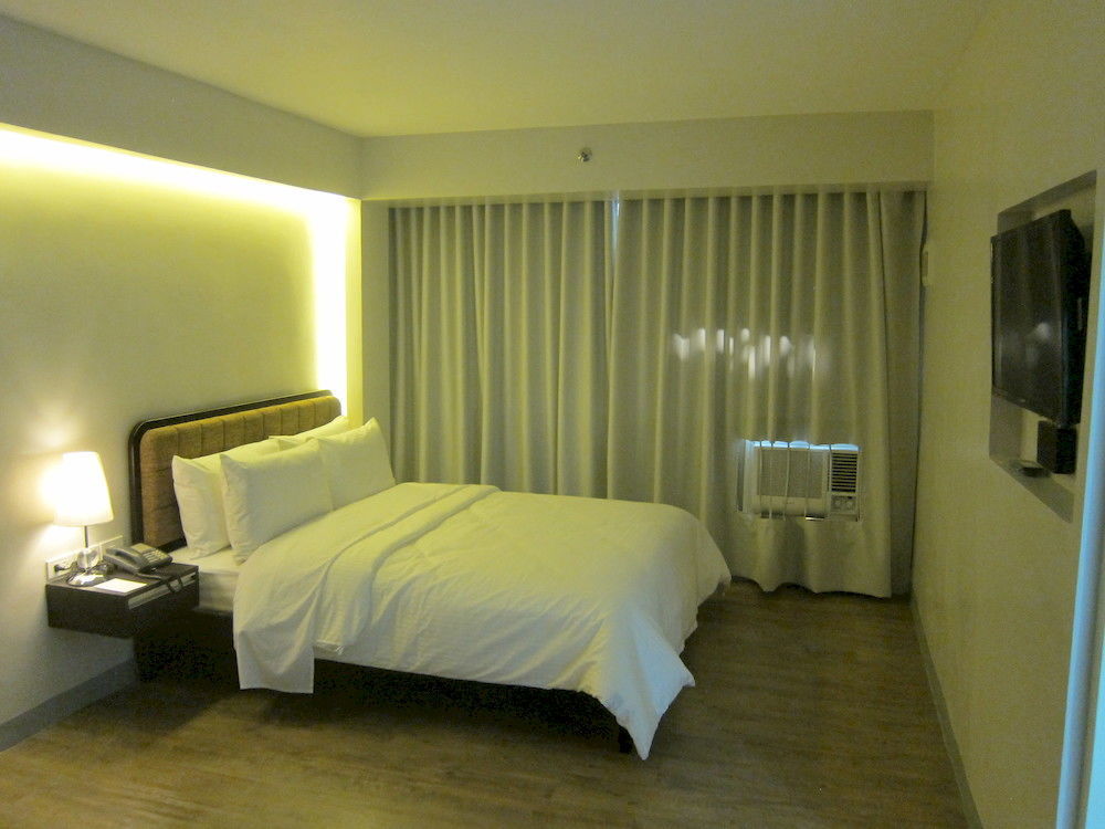 The Charter House Hotel Makati City Екстериор снимка