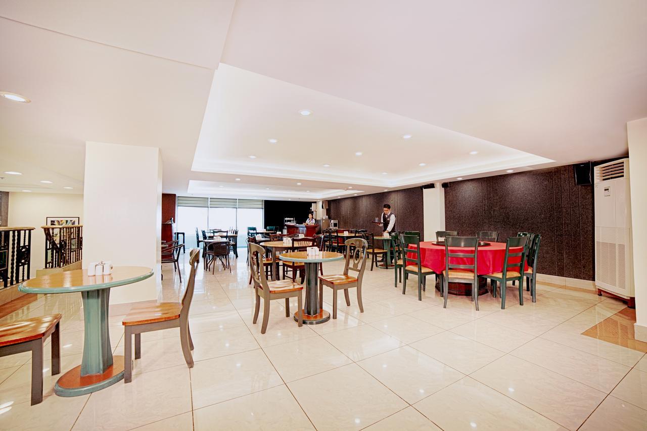The Charter House Hotel Makati City Екстериор снимка