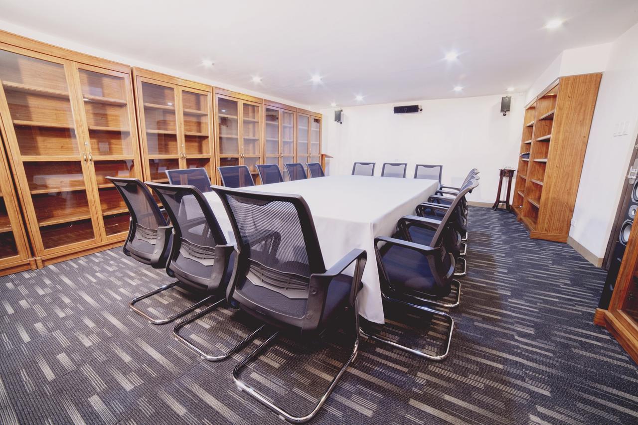 The Charter House Hotel Makati City Екстериор снимка