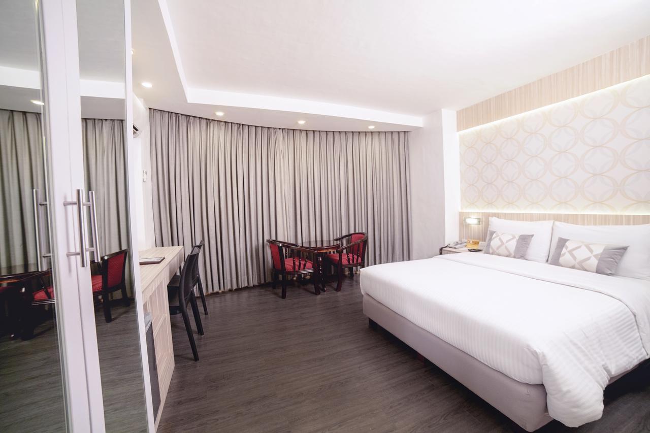 The Charter House Hotel Makati City Екстериор снимка