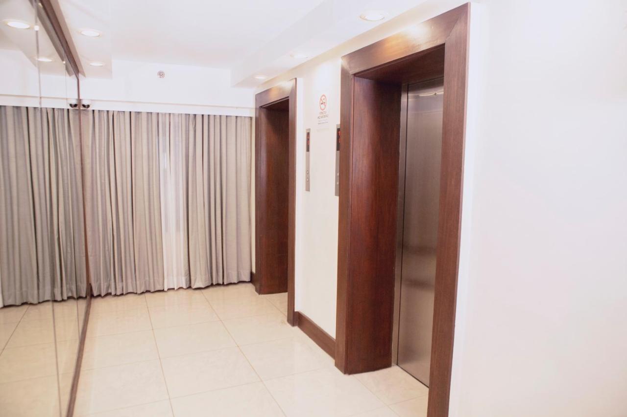 The Charter House Hotel Makati City Стая снимка